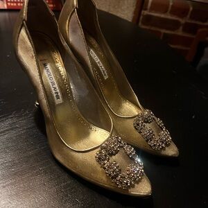 Manolo blahnik “hangisi” gold mesh 50th anniversary